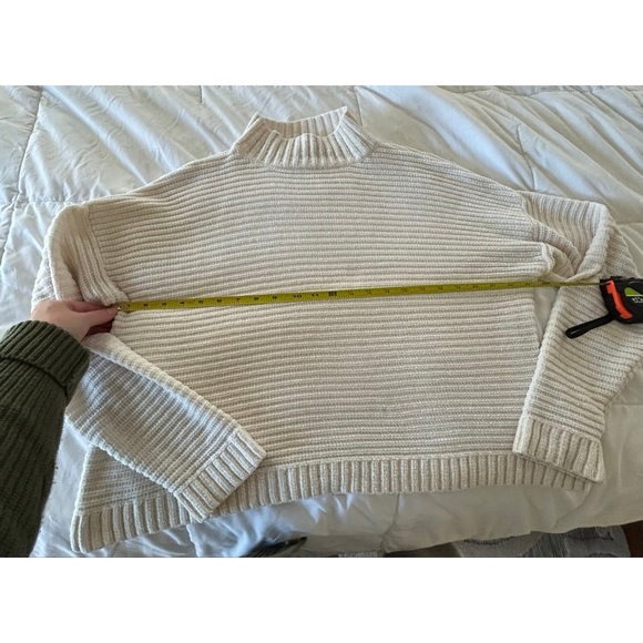 FOREVER 21 cream Ribbed Turtleneck Sweater women small - Picture 5 of 6